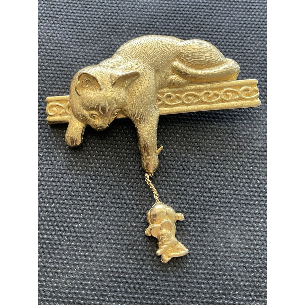 vintage JJ Jonette Jewelry gold tone cat brooch With dangling mouse Estate